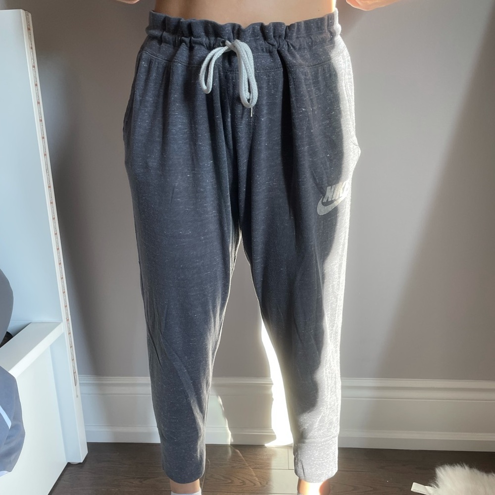 Grey Nike sweatpants/ joggers